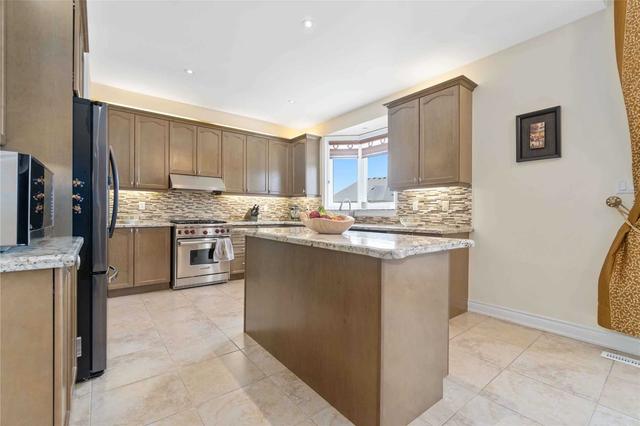 8 Flanders Rd, House detached with 5 bedrooms, 5 bathrooms and 7 parking in Brampton ON | Image 11
