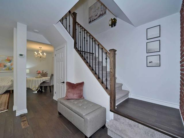 25 Ivanic Crt, House detached with 3 bedrooms, 3 bathrooms and 5 parking in Whitby ON | Image 7