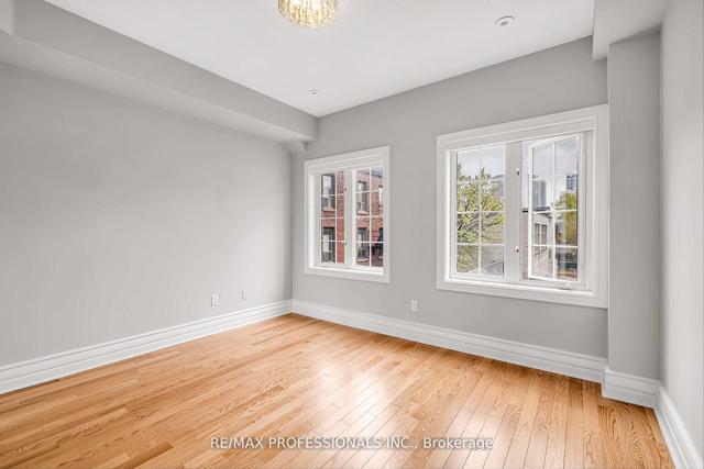 939 Queen St W, House attached with 3 bedrooms, 3 bathrooms and 1 parking in Toronto ON | Image 3