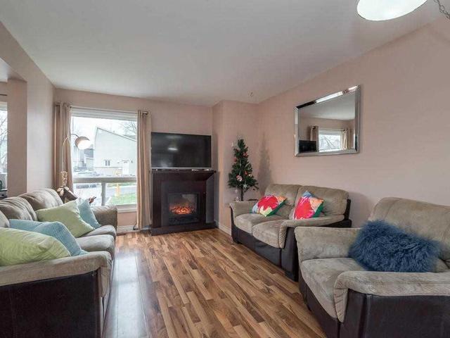 14 Hasting Sq, House detached with 3 bedrooms, 2 bathrooms and 2 parking in Brampton ON | Image 9