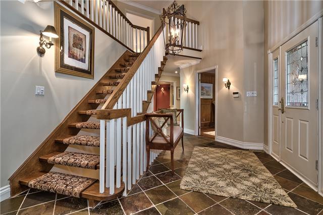 104 Whittington Pl, House detached with 4 bedrooms, 4 bathrooms and 4 parking in Oakville ON | Image 2