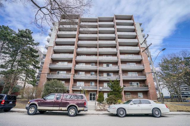 405 - 15 Elizabeth St N, Condo with 2 bedrooms, 2 bathrooms and 1 parking in Mississauga ON | Image 1