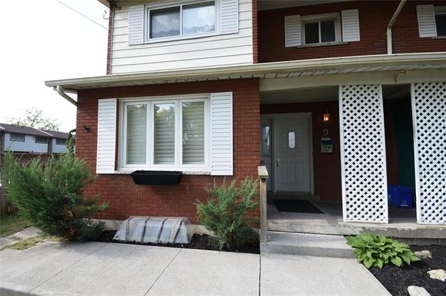 9 Dianne Court, House semidetached with 3 bedrooms, 1 bathrooms and 2 parking in Hamilton ON | Image 2