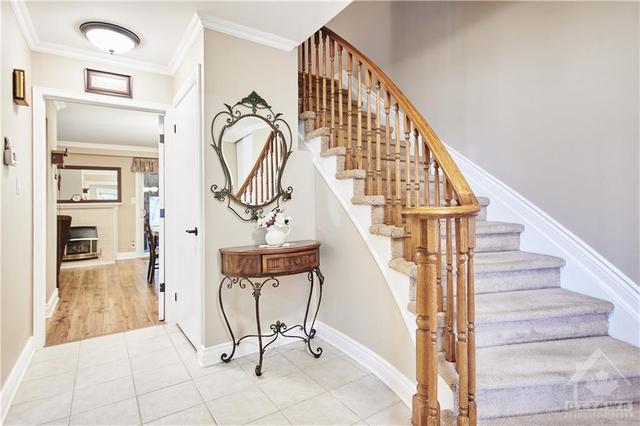 38 Palomino Drive, Townhouse with 3 bedrooms, 3 bathrooms and 3 parking in Ottawa ON | Image 4