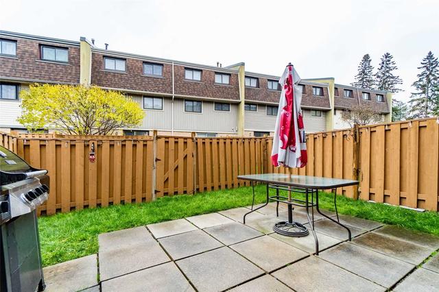 116 Ashton Cres, Townhouse with 3 bedrooms, 2 bathrooms and 2 parking in Brampton ON | Image 32