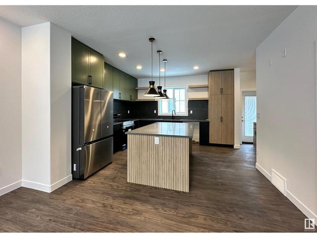 7744 Yorke Me Nw Nw, House attached with 4 bedrooms, 3 bathrooms and 4 parking in Edmonton AB | Image 6