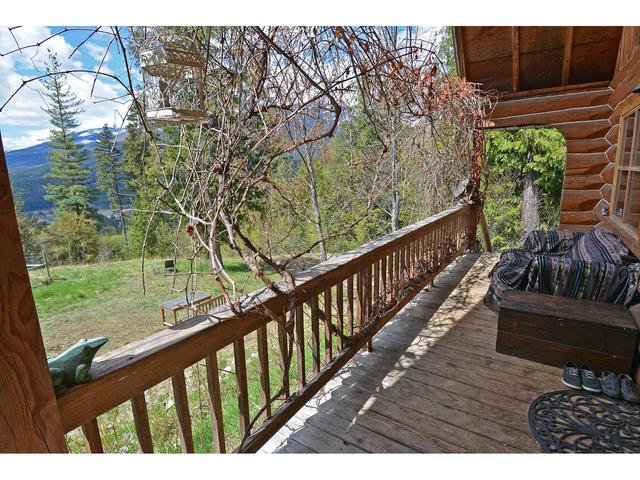 8907 Martens Road, House detached with 3 bedrooms, 2 bathrooms and null parking in Central Kootenay H BC | Image 10