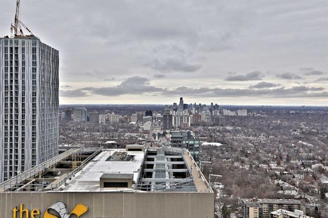 5010 - 1 Bloor St E, Condo with 1 bedrooms, 2 bathrooms and 0 parking in Toronto ON | Image 2
