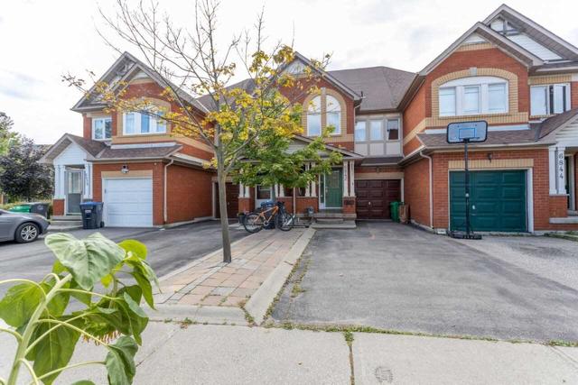 6842 Dillingwood Dr, House attached with 3 bedrooms, 4 bathrooms and 4 parking in Mississauga ON | Image 12
