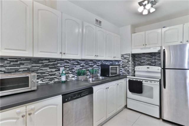 1001 - 1 Four Winds Dr, Condo with 2 bedrooms, 1 bathrooms and 1 parking in Toronto ON | Image 7