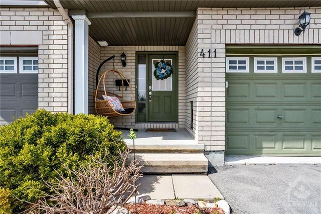 411 Fosterbrook Avenue, Townhouse with 3 bedrooms, 2 bathrooms and 2 parking in Ottawa ON | Image 2