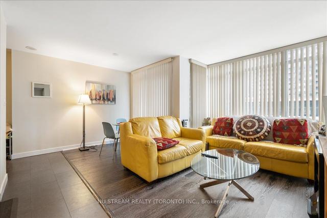706 - 15 Fort York Blvd W, Condo with 2 bedrooms, 2 bathrooms and 1 parking in Toronto ON | Image 11