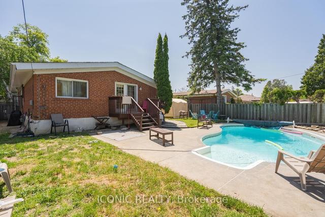 59 Henley Cres, House detached with 3 bedrooms, 2 bathrooms and 5 parking in Toronto ON | Image 19