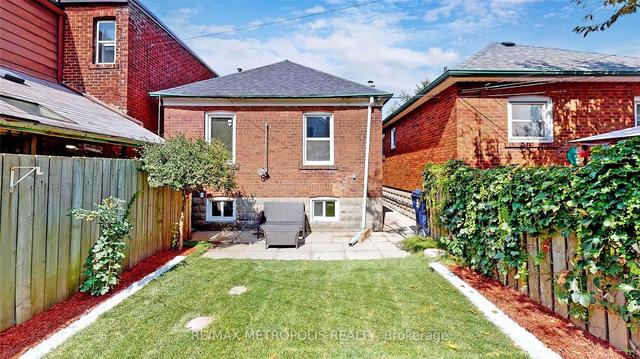409 Mortimer Ave, House detached with 2 bedrooms, 3 bathrooms and 1 parking in Toronto ON | Image 19