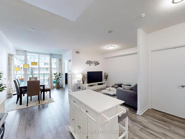 1702 - 111 Elizabeth St, Condo with 1 bedrooms, 1 bathrooms and 1 parking in Toronto ON | Image 35