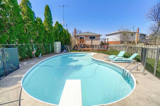 20 Tropical Crt, House detached with 3 bedrooms, 3 bathrooms and 3 parking in Brampton ON | Image 29
