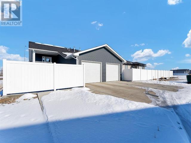 910 9 Avenue Se, Home with 3 bedrooms, 2 bathrooms and 4 parking in Redcliff AB | Image 25