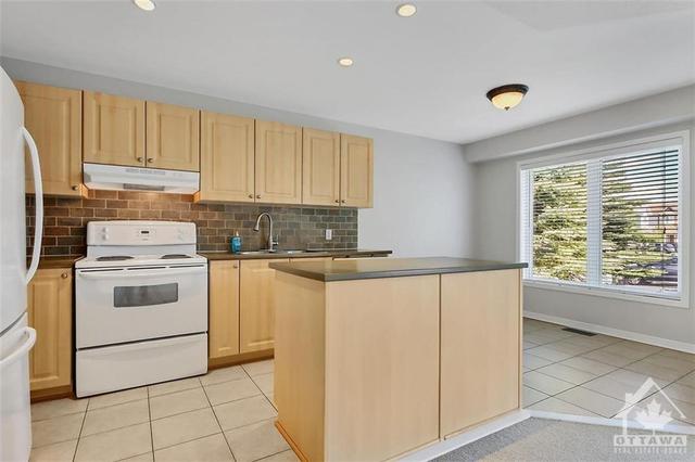 143 Freeport Drive, Townhouse with 3 bedrooms, 3 bathrooms and 2 parking in Ottawa ON | Image 4