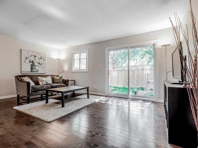 48 - 81 Hansen Rd N, Townhouse with 3 bedrooms, 2 bathrooms and 1 parking in Brampton ON | Image 2