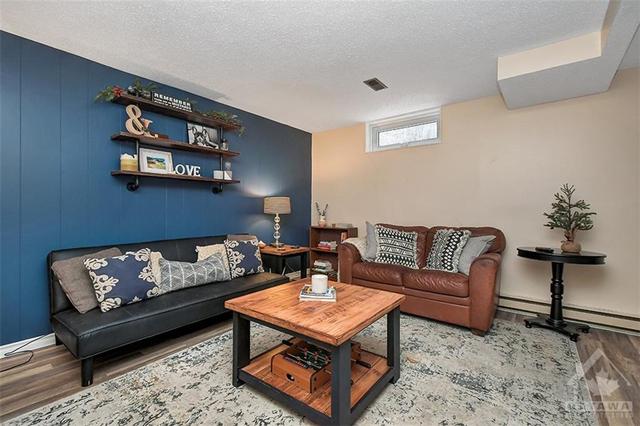 54 Tedwyn Drive, Townhouse with 3 bedrooms, 2 bathrooms and 3 parking in Ottawa ON | Image 25
