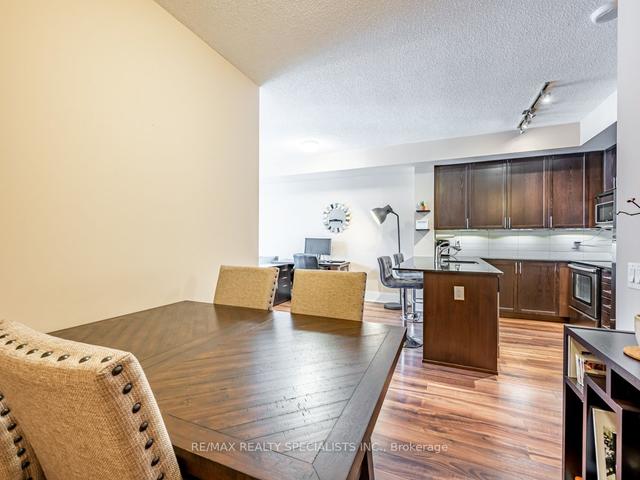 824 - 560 Front St W, Condo with 1 bedrooms, 1 bathrooms and 1 parking in Toronto ON | Image 2