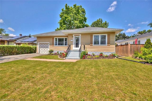 136 Norway Avenue, House detached with 3 bedrooms, 1 bathrooms and 5 parking in Welland ON | Image 3