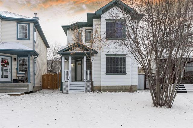 55 Hidden Mews, House detached with 4 bedrooms, 4 bathrooms and 4 parking in Calgary AB | Image 1
