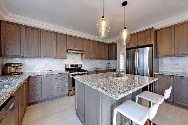 952 Barton Way, House detached with 4 bedrooms, 3 bathrooms and 4 parking in Innisfil ON | Image 2