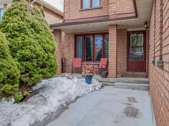 53 Coronation Circ, House detached with 4 bedrooms, 4 bathrooms and 4 parking in Brampton ON | Image 23