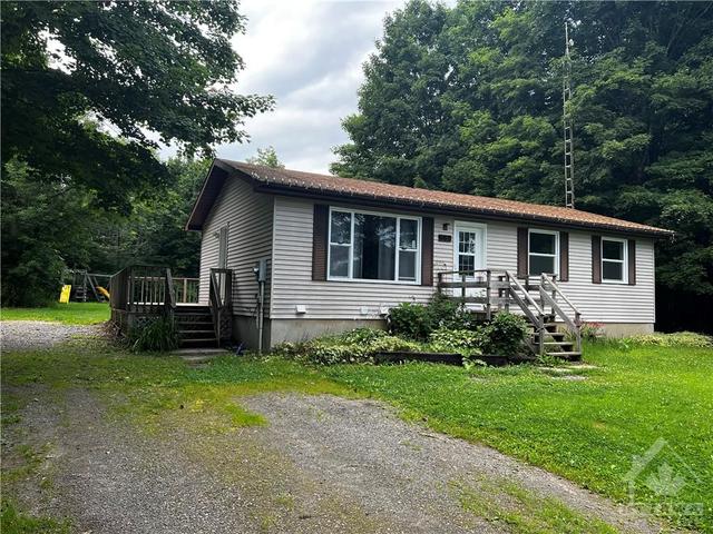 963 County Rd 18 Road, House detached with 3 bedrooms, 1 bathrooms and 4 parking in North Grenville ON | Image 1