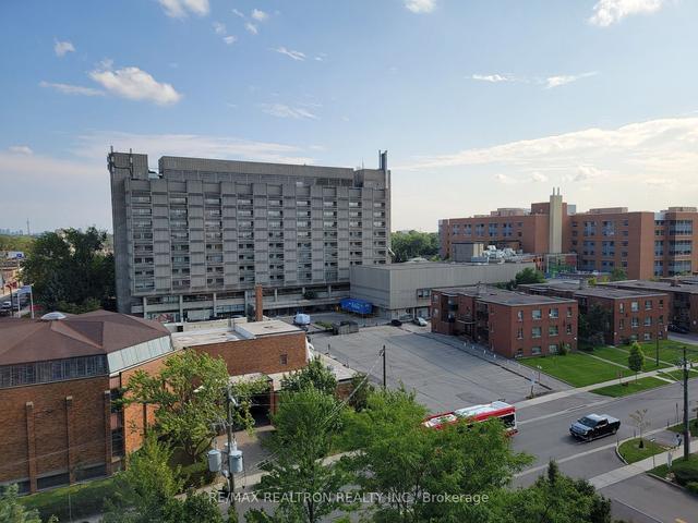 801 - 2 Neptune Dr, Condo with 2 bedrooms, 2 bathrooms and 1 parking in Toronto ON | Image 10