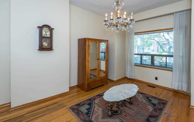 257 Markham St, House attached with 3 bedrooms, 3 bathrooms and 1 parking in Toronto ON | Image 3