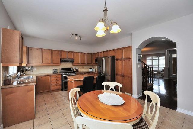 7 Hendel Dr, House detached with 4 bedrooms, 4 bathrooms and 6 parking in Vaughan ON | Image 5