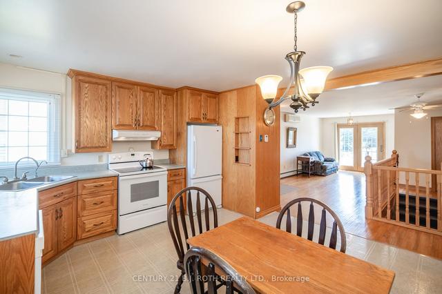 48 Poyntz St, House detached with 2 bedrooms, 2 bathrooms and 5 parking in Penetanguishene ON | Image 2