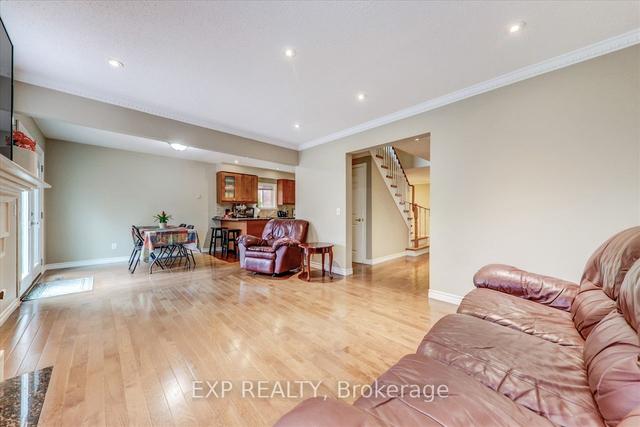 46 Starspray Blvd, House detached with 3 bedrooms, 4 bathrooms and 6 parking in Toronto ON | Image 11