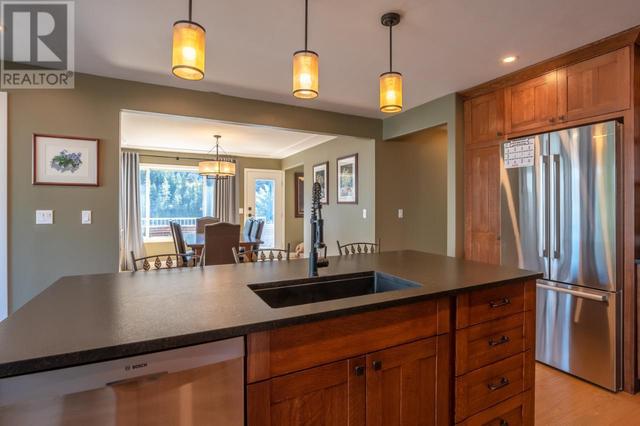 119 St Andrews Drive, House detached with 4 bedrooms, 2 bathrooms and 3 parking in Okanagan Similkameen I BC | Image 4