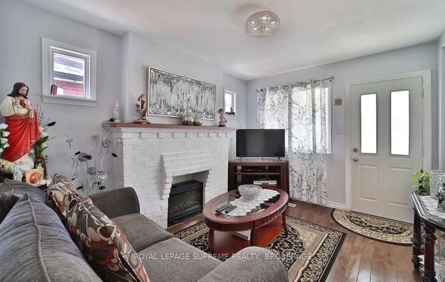 70 Bicknell Ave, House detached with 2 bedrooms, 2 bathrooms and 2 parking in Toronto ON | Image 35