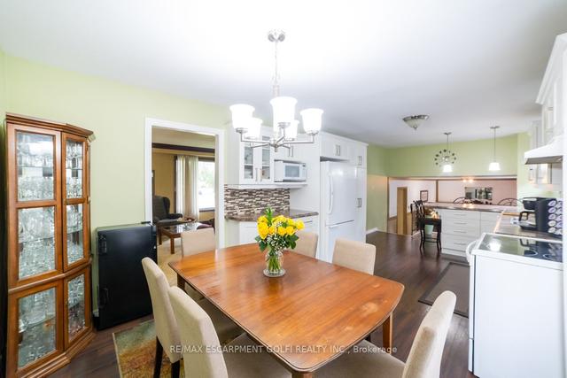 11 Ventnor Crt, House detached with 3 bedrooms, 2 bathrooms and 5 parking in Brantford ON | Image 2