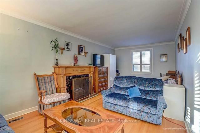 21 Eastgate Cres, House detached with 4 bedrooms, 2 bathrooms and 5 parking in Toronto ON | Image 6