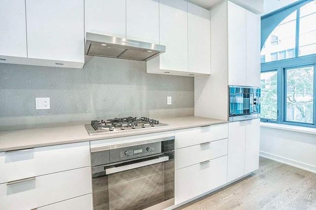 305 - 22 Lombard St, Condo with 2 bedrooms, 2 bathrooms and 1 parking in Toronto ON | Image 4