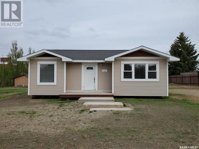 113 6th Street E, House detached with 3 bedrooms, 2 bathrooms and null parking in Ponteix SK | Card Image