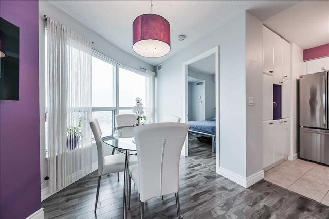 2903 - 38 Lee Centre Dr, Condo with 2 bedrooms, 2 bathrooms and 1 parking in Toronto ON | Image 4