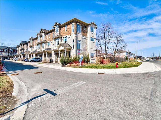 2001 Deerview, House attached with 4 bedrooms, 4 bathrooms and 2 parking in Oakville ON | Image 29