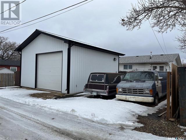 425 Young Street, House detached with 3 bedrooms, 1 bathrooms and null parking in Bienfait SK | Image 14