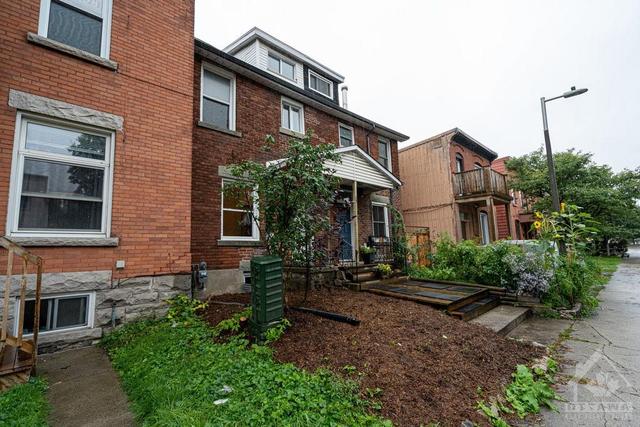 276 Clarence Street, Home with 3 bedrooms, 2 bathrooms and null parking in Ottawa ON | Image 2