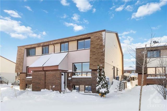 25 Woodvale Green, Townhouse with 3 bedrooms, 2 bathrooms and 1 parking in Ottawa ON | Image 1