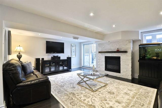 974 Blairholm Ave, House semidetached with 3 bedrooms, 2 bathrooms and 4 parking in Mississauga ON | Image 36