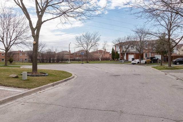 10 Saint Tropez Crt, House detached with 3 bedrooms, 3 bathrooms and 5 parking in Brampton ON | Image 27