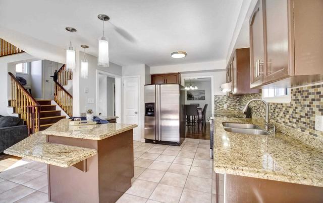 30 National Cres W, House detached with 3 bedrooms, 4 bathrooms and 4 parking in Brampton ON | Image 6