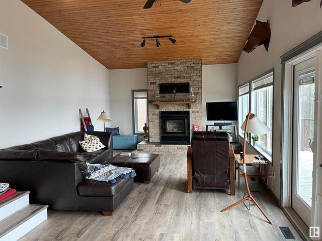 709 Meadows Av, House detached with 3 bedrooms, 1 bathrooms and null parking in Barrhead County No. 11 AB | Image 16